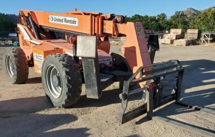 Used Reach lift 10,000Lbs Skytrak