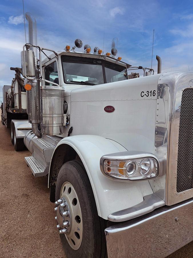 Used 2023 Peterbilt 389 Day Cab Truck