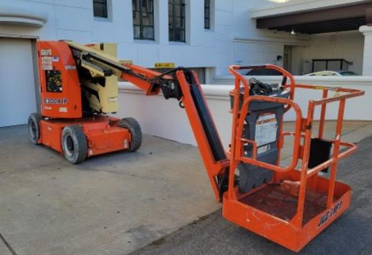Used JLG Electric 30ft boom