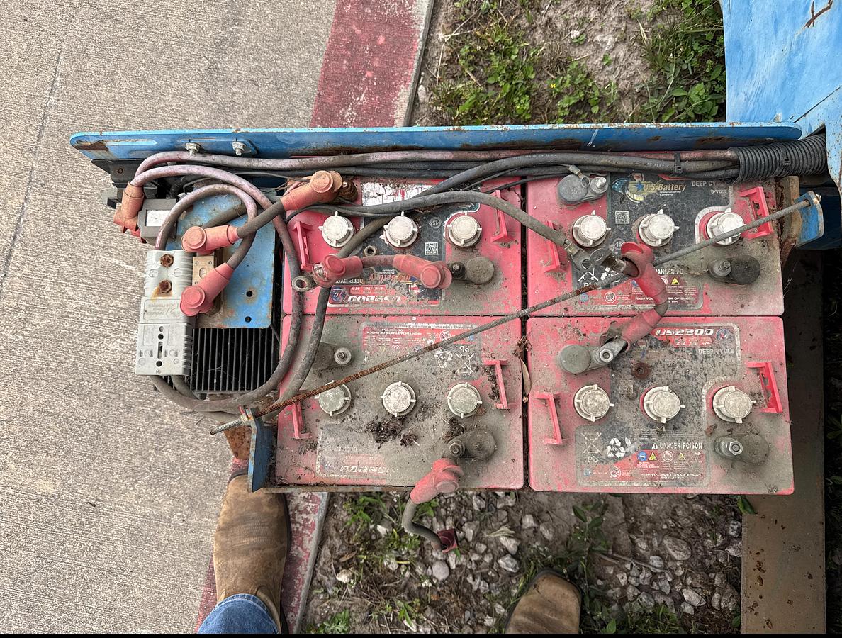 Used 2000 Genie Industries GS-3246