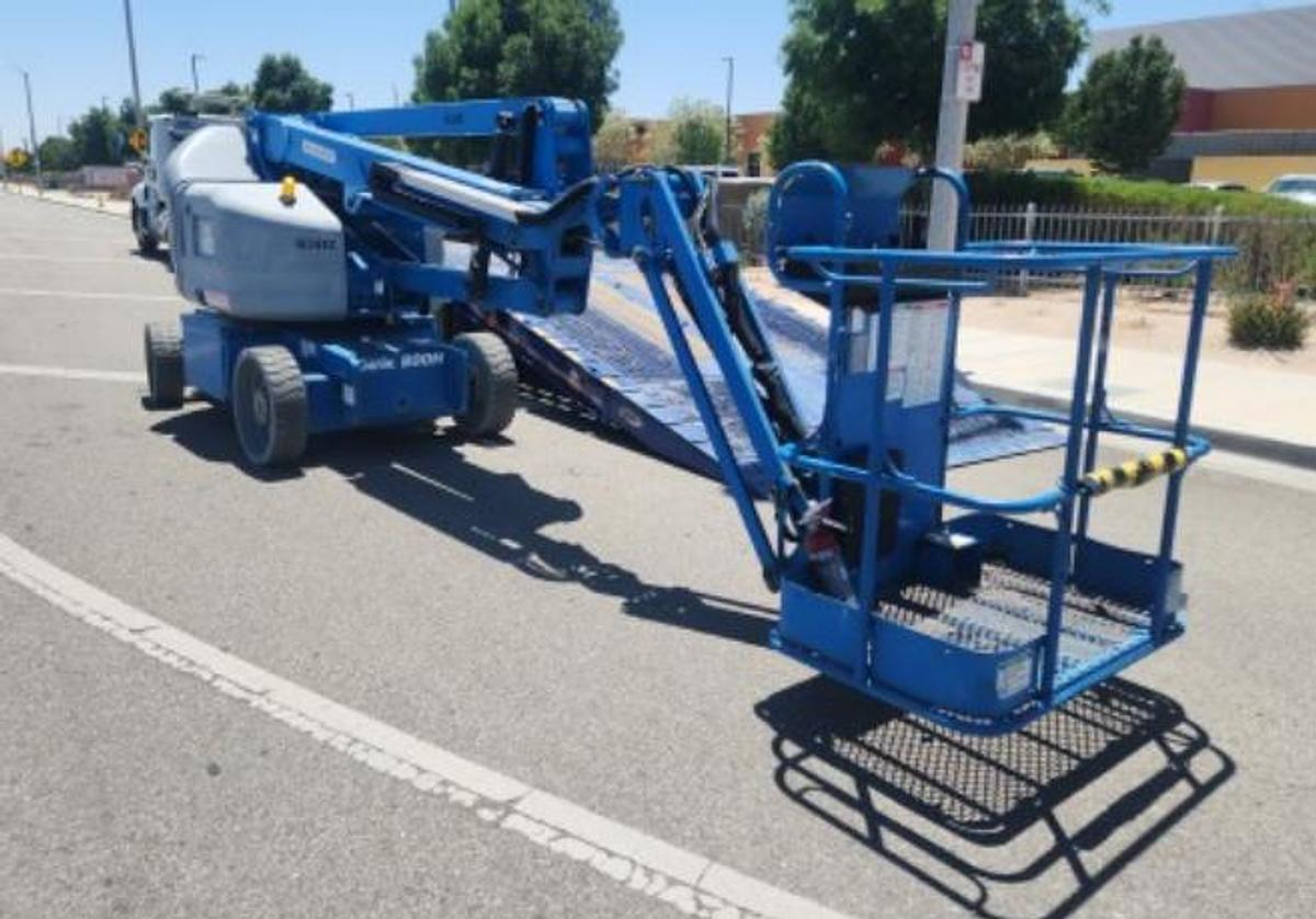 Used 2016 Genie 40ft Articulating Electric boom