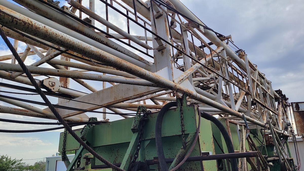 Used 1980 Franks 300 Workover Rig