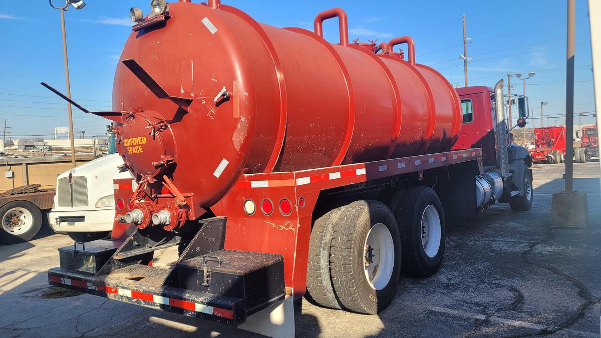 Used 2013 Mack Granite GU813 Vacuum Truck