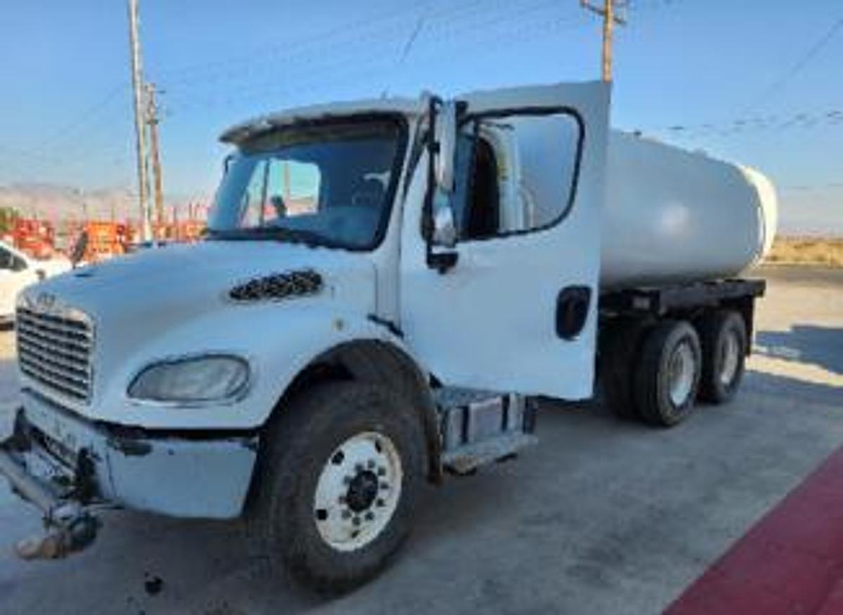 Used 2019 Freightliner 4,000 Gallon water truck 