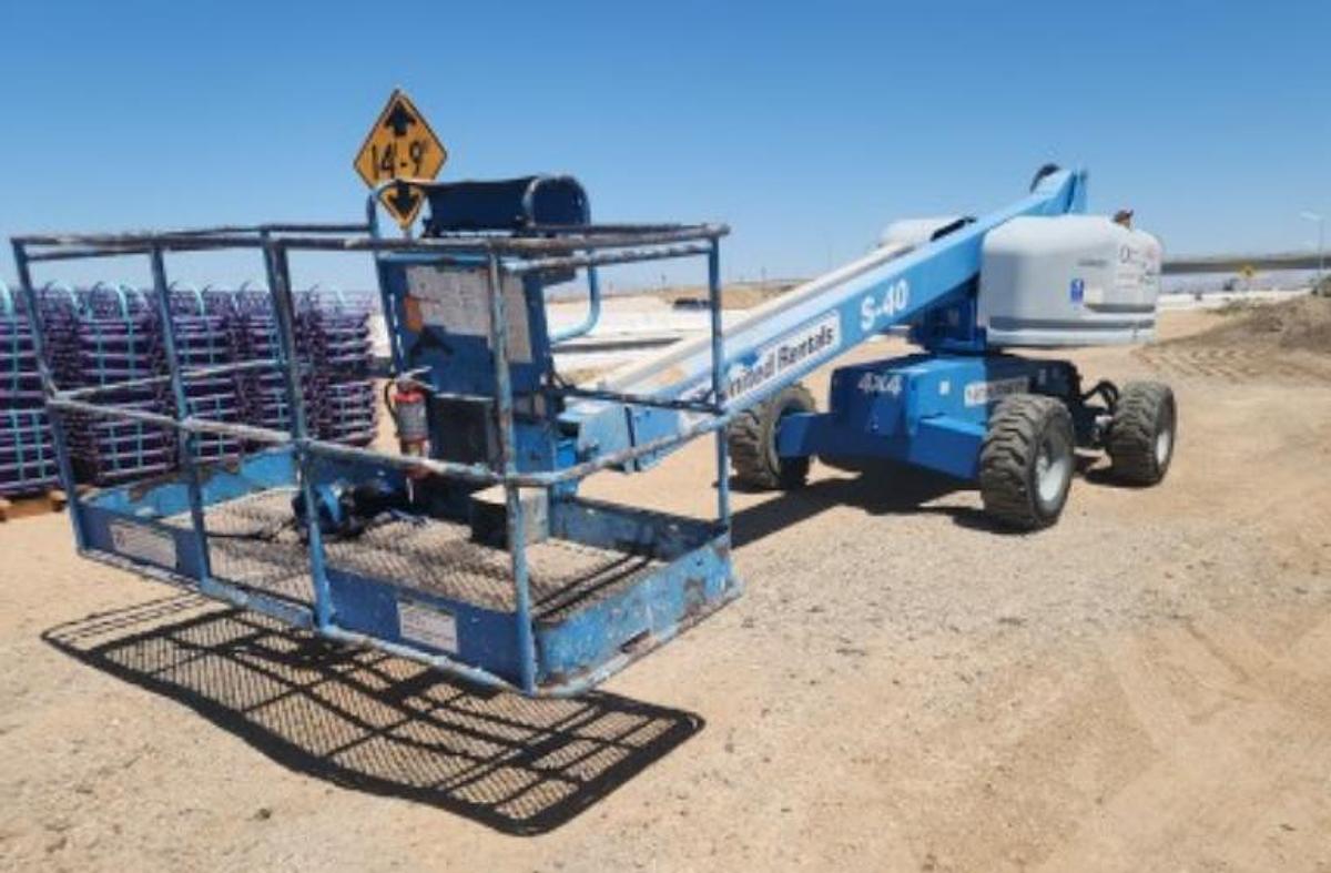 Used Genie S-40 Telescopic boom