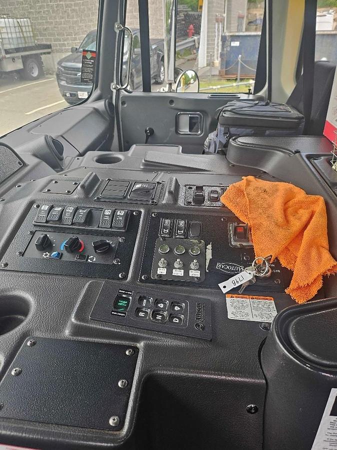 Used 2020 Autocar ACX64 Skip Loader