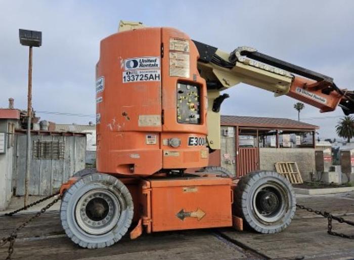 Used JLG Electric 30ft boom