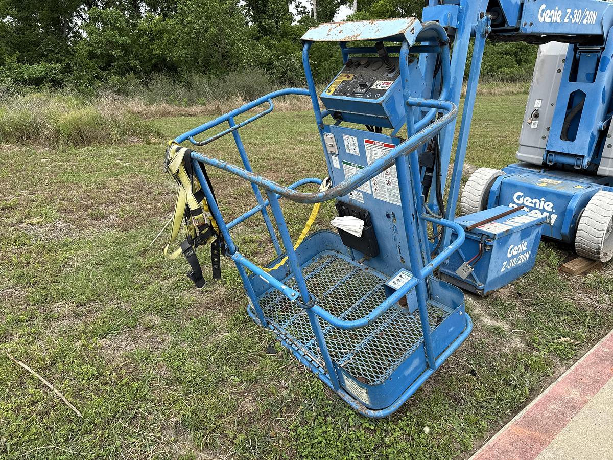 Used 2000 Genie Industries Z-30/20N