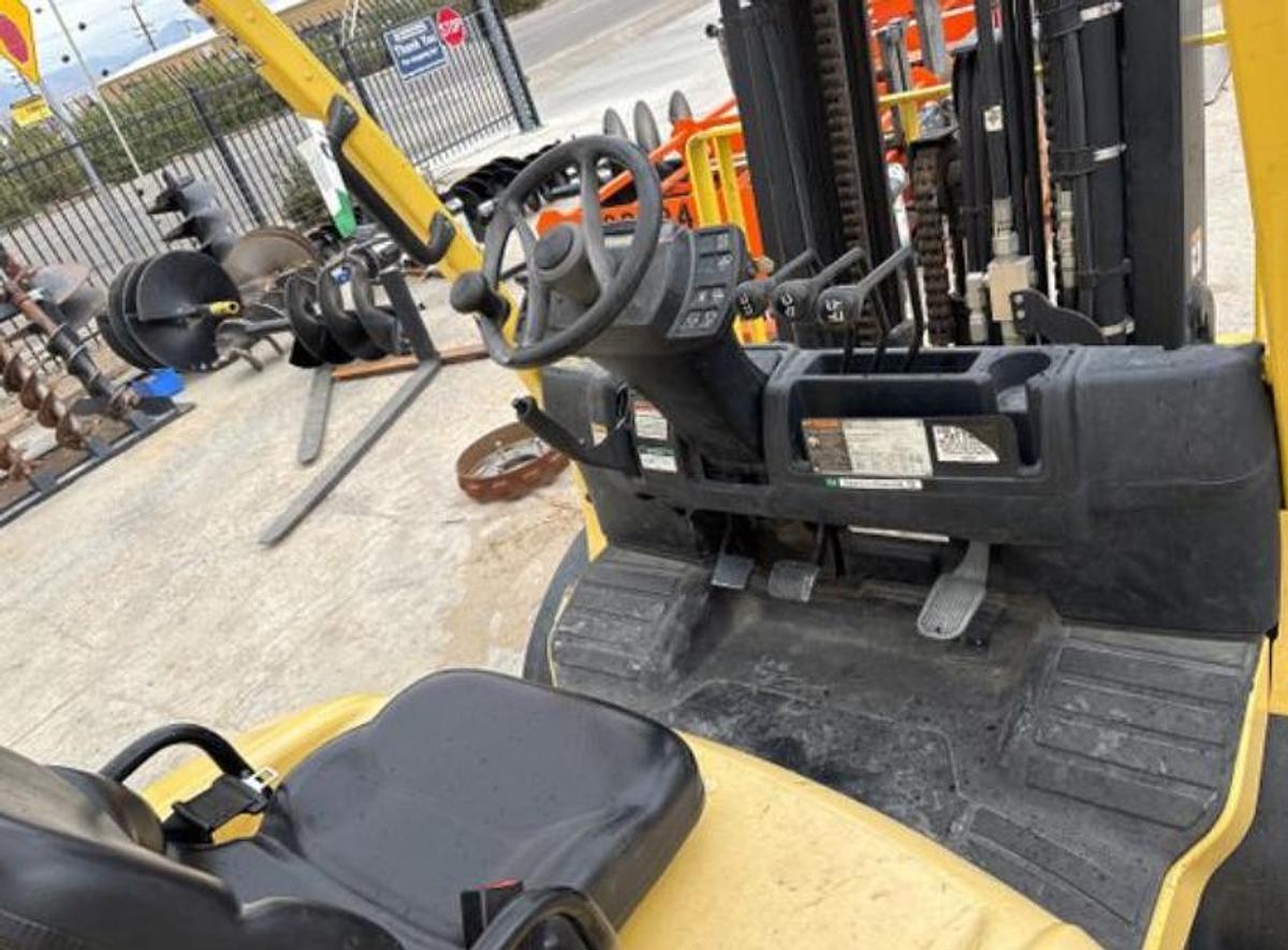 Used Hyster 9K warehouse forklift