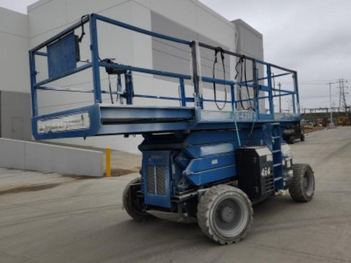 Used 2017 GENIE GS4390RT