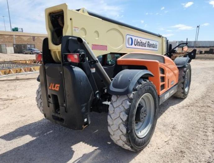 Used Reach lift 12,000 Lbs