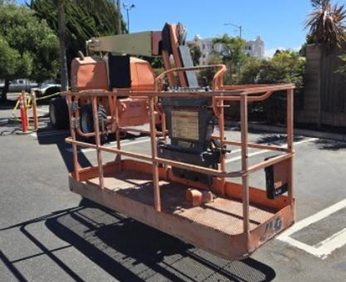 Used 2015 JLG 800AJ