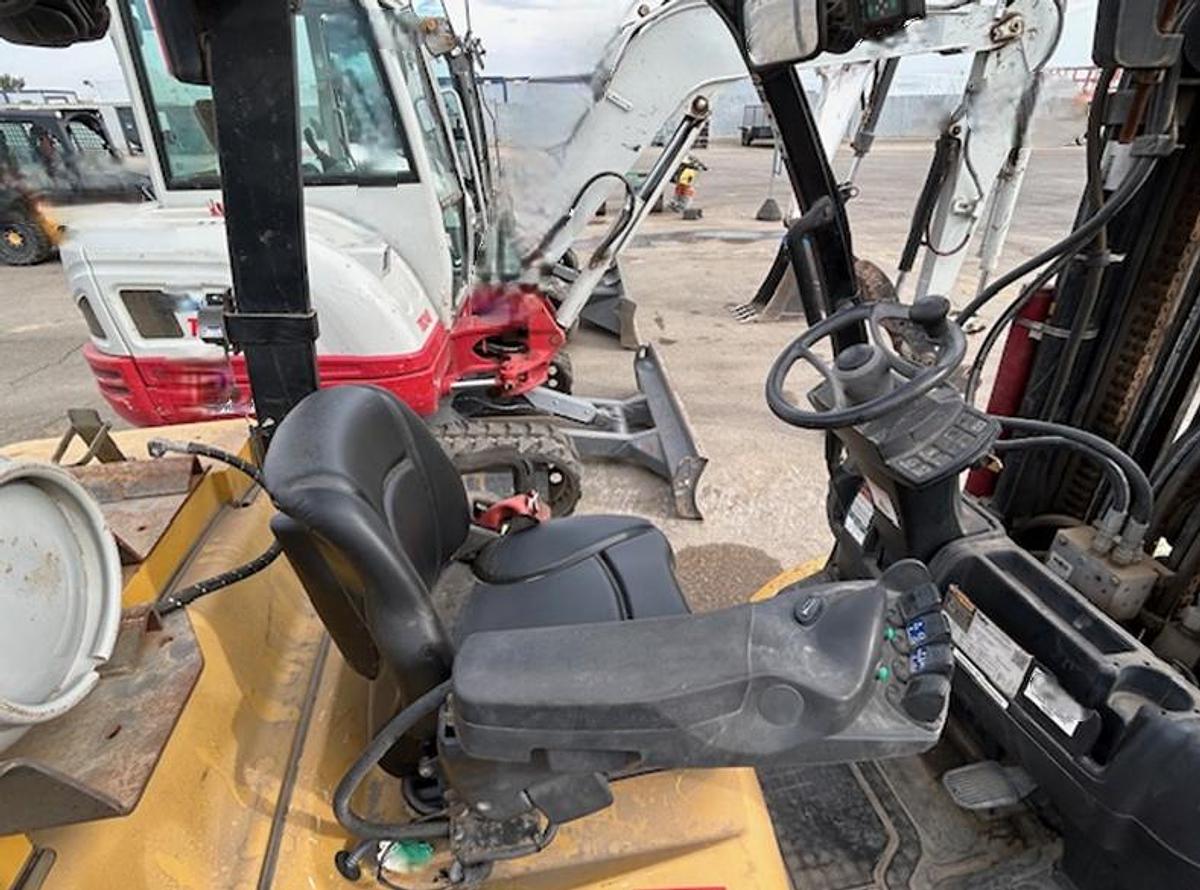 Used Toyota 8,000 Lbs warehouse forklift