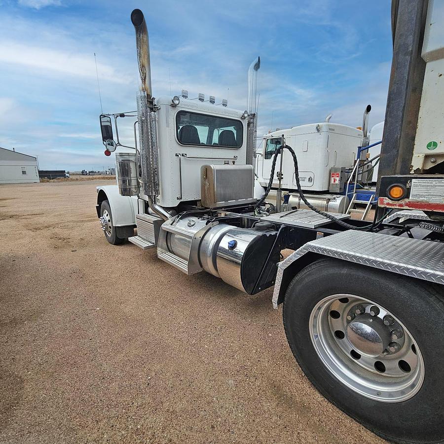 Used 2023 Peterbilt 389 Day Cab Truck