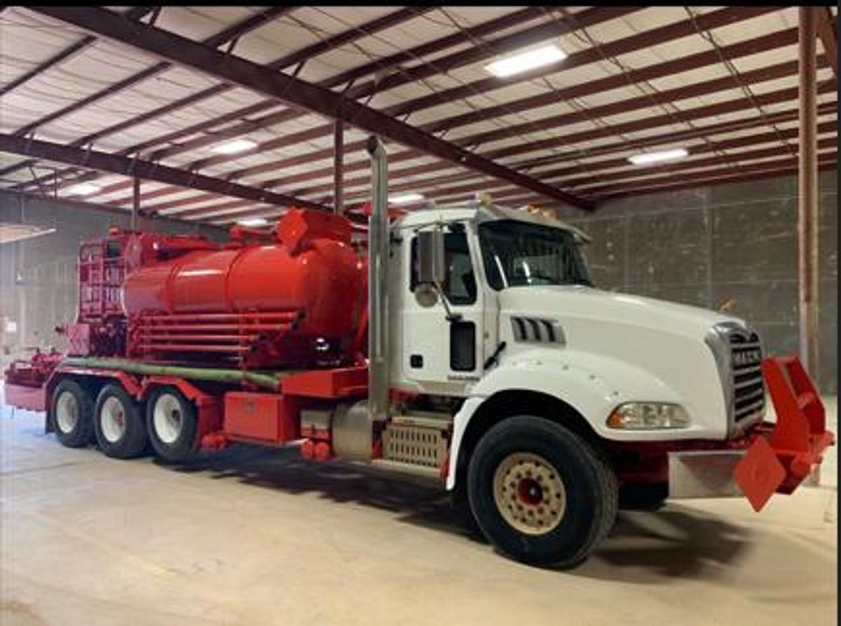 Used 2013 Mack Granite GU813 Pumper