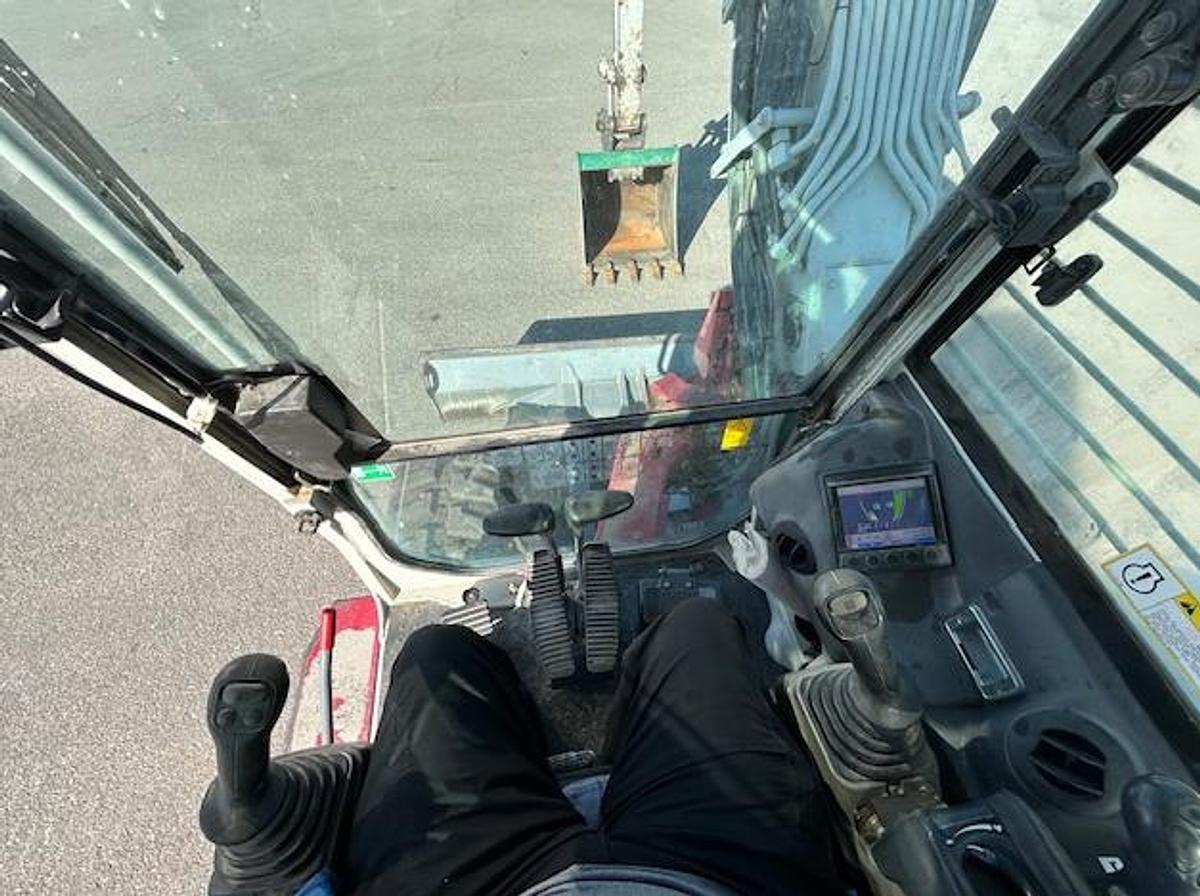 Used 2018 TAKEUCHI TB280FR