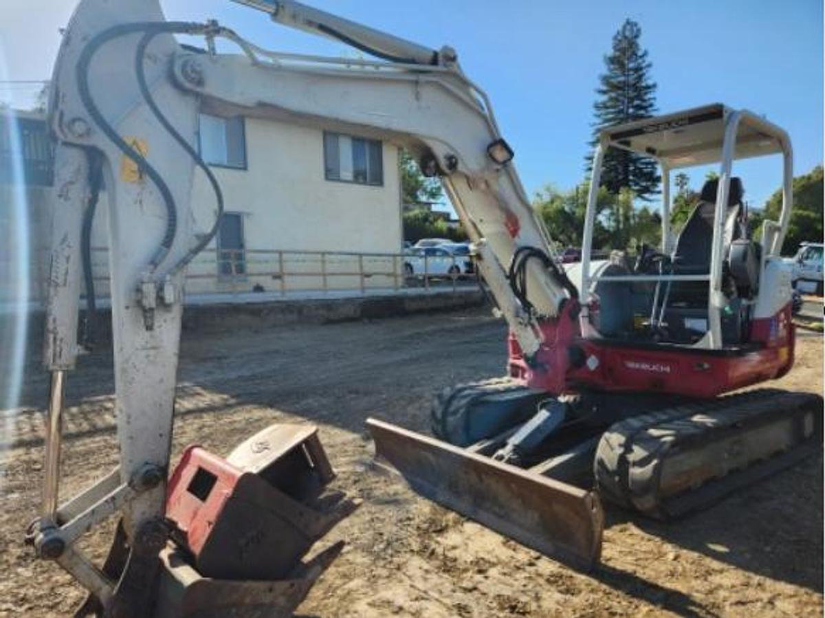 Used TAKEUCHI TB260 MINI EXCAVATOR