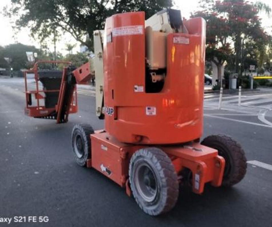Used JLG Electric 30ft boom