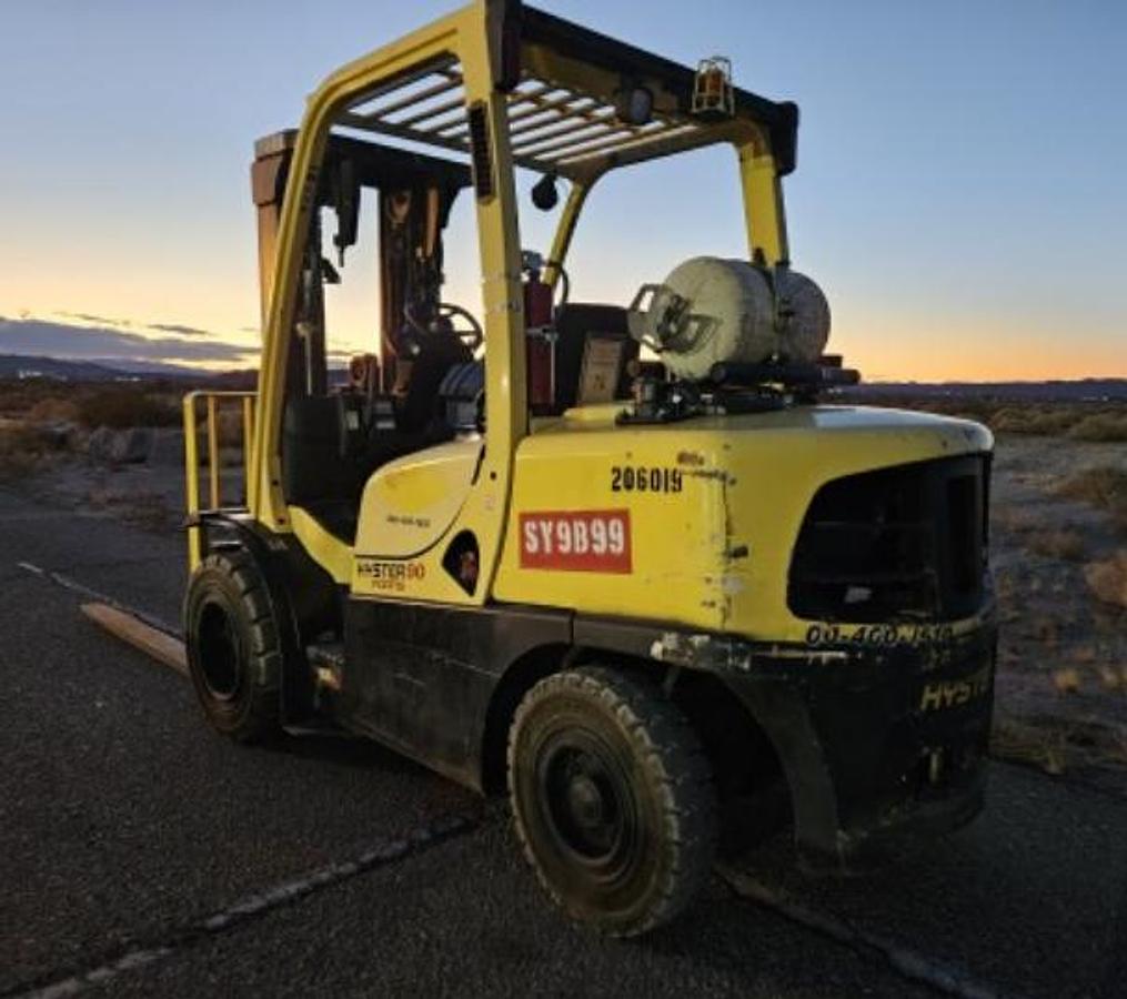 Used Hyster 9K warehouse forklift