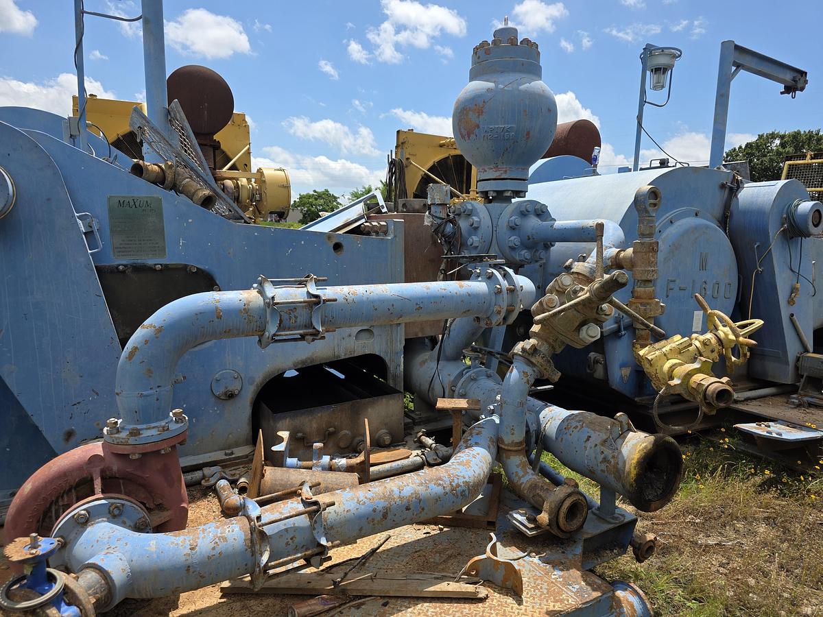 Used Skytop Brewster N-46 900 HP Drilling Rig