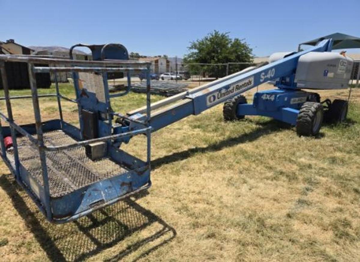 Used Genie S-40 Telescopic boom