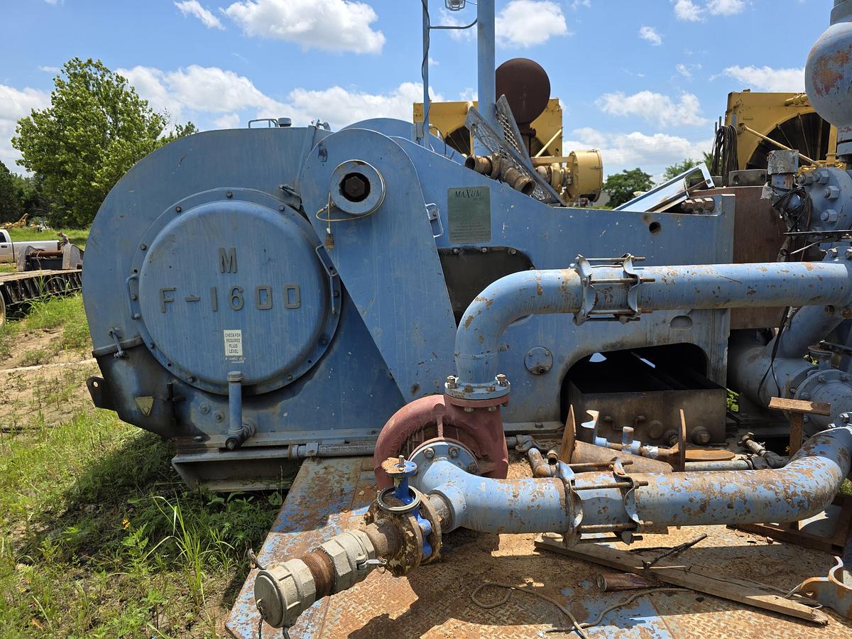 Used Skytop Brewster N-46 900 HP Drilling Rig