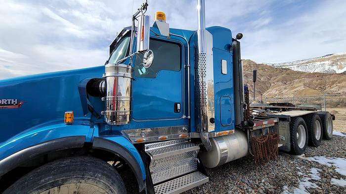 Used 2005 Kenworth T800B Winch Truck