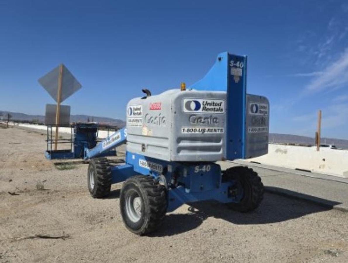 Used Genie S-40 Telescopic boom