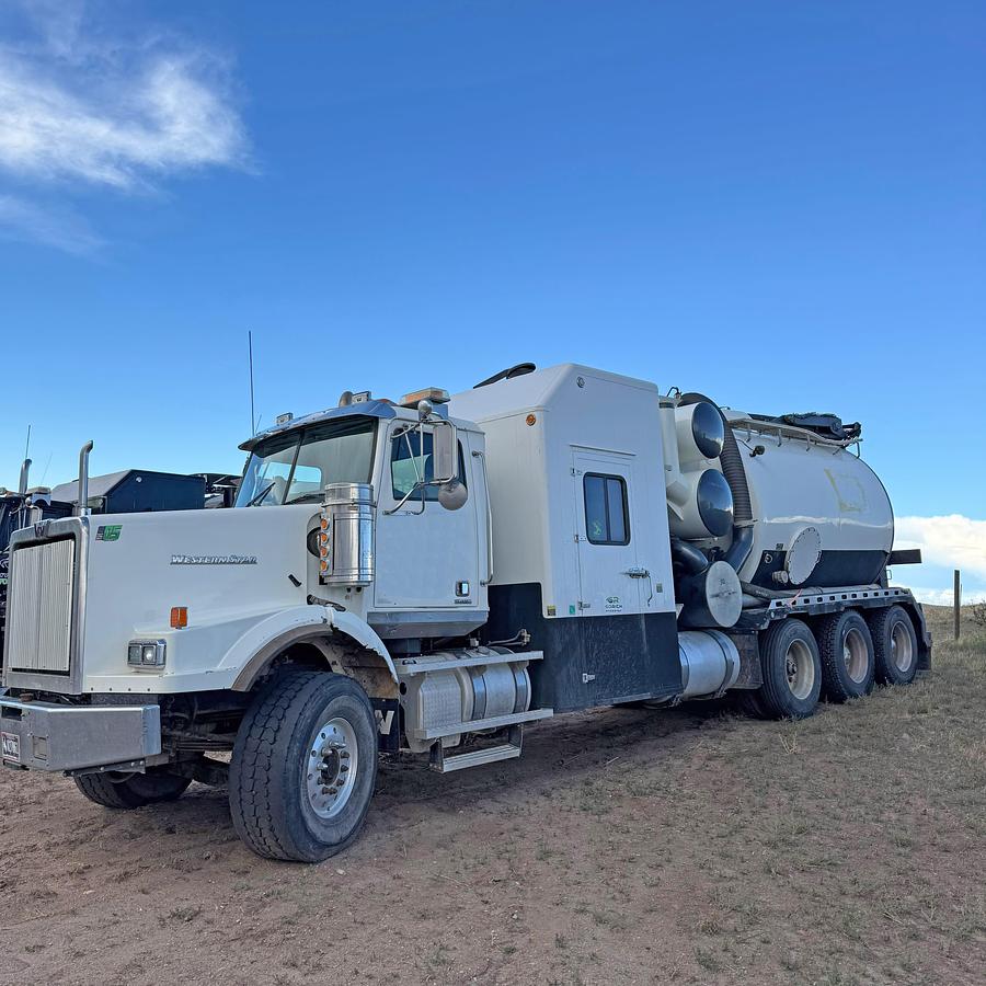 Used 2014 Tornado F4SL Hydro Excavator