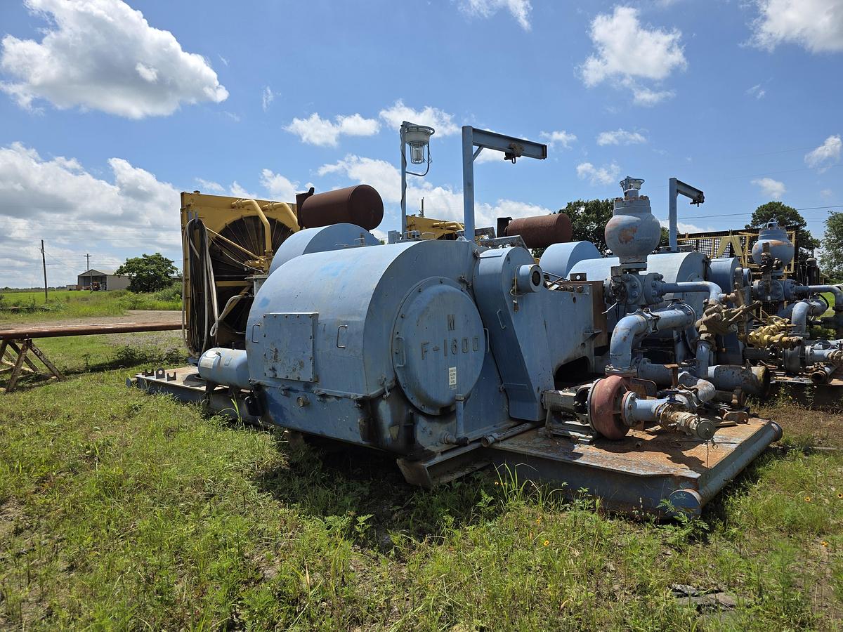 Used Skytop Brewster N-46 900 HP Drilling Rig