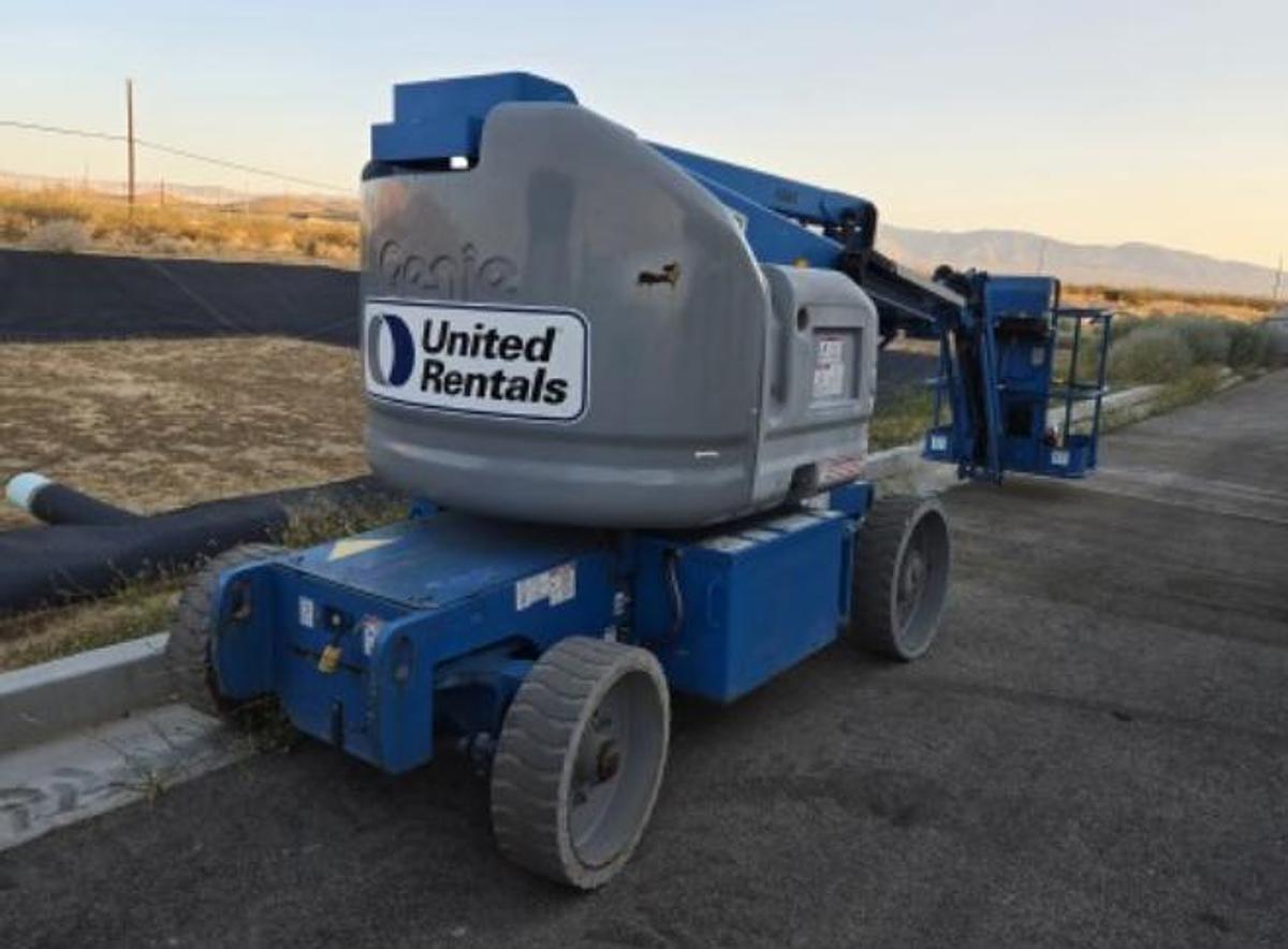 Used 2016 Genie 40ft Articulating Electric boom