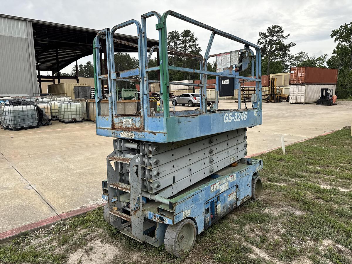 Used 2000 Genie Industries GS-3246