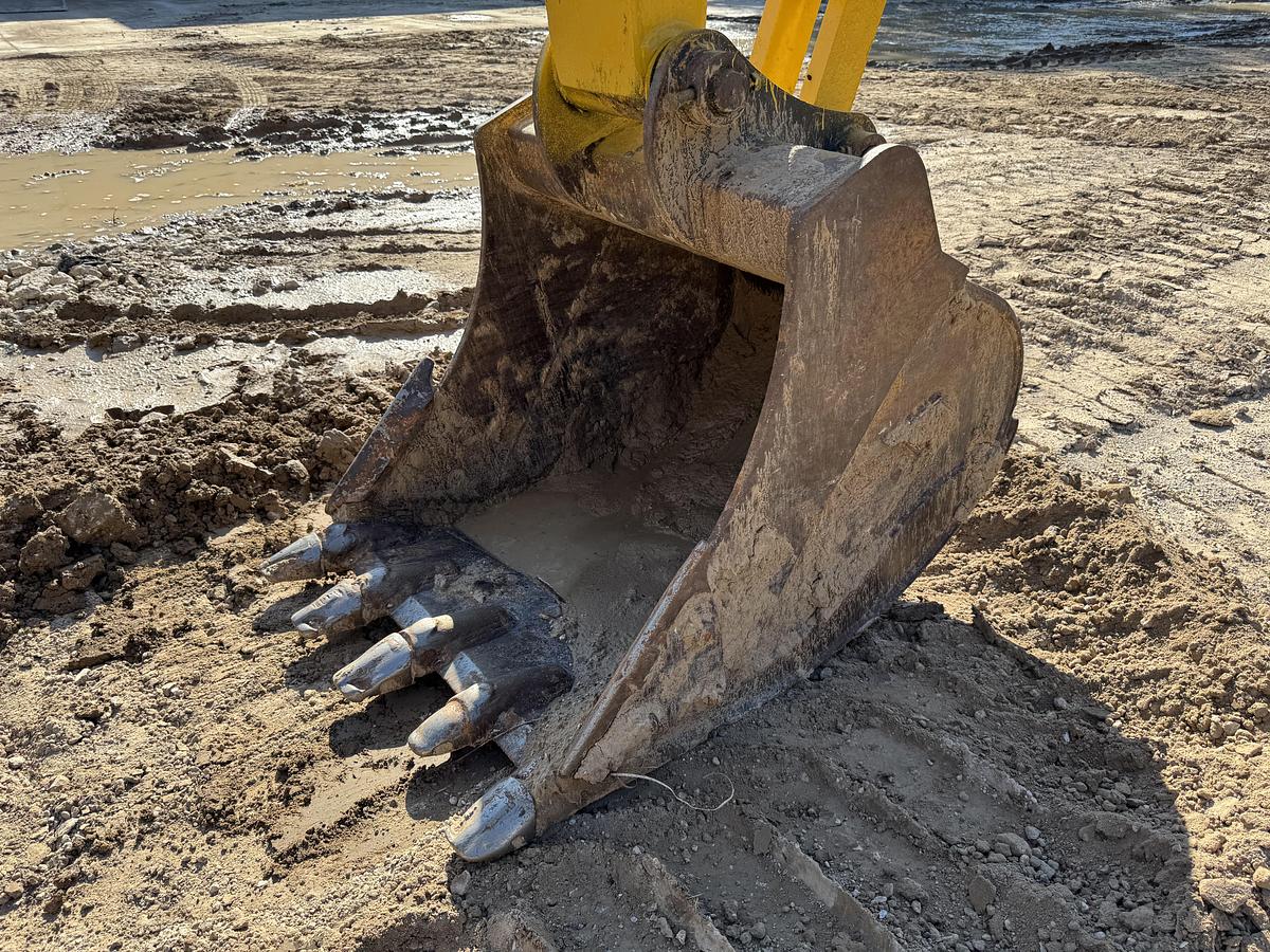 Used 2022 KOMATSU PC138-11