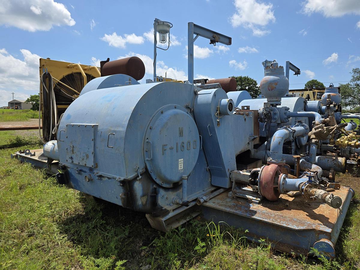 Used Skytop Brewster N-46 900 HP Drilling Rig