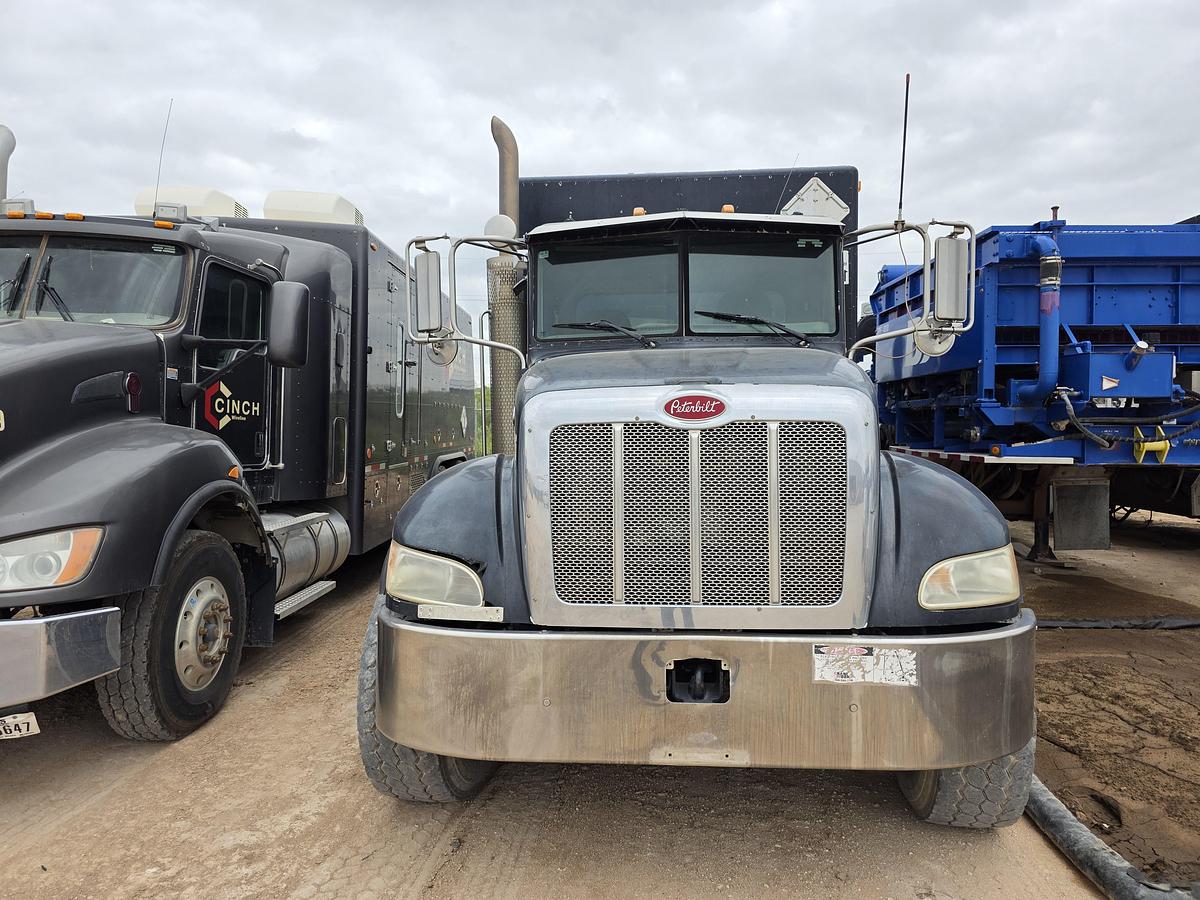 Used 2010 Peterbilt 340 Wireline Truck