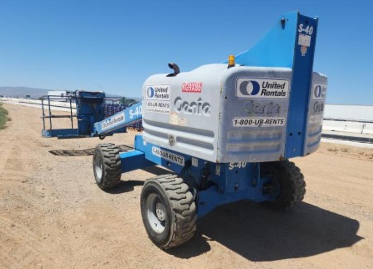 Used Genie S-40 Telescopic boom