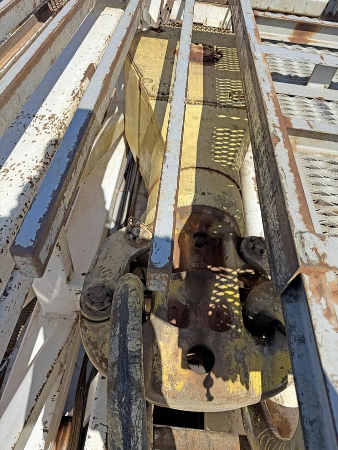 Used 2007 Cameron 550 Workover Rig