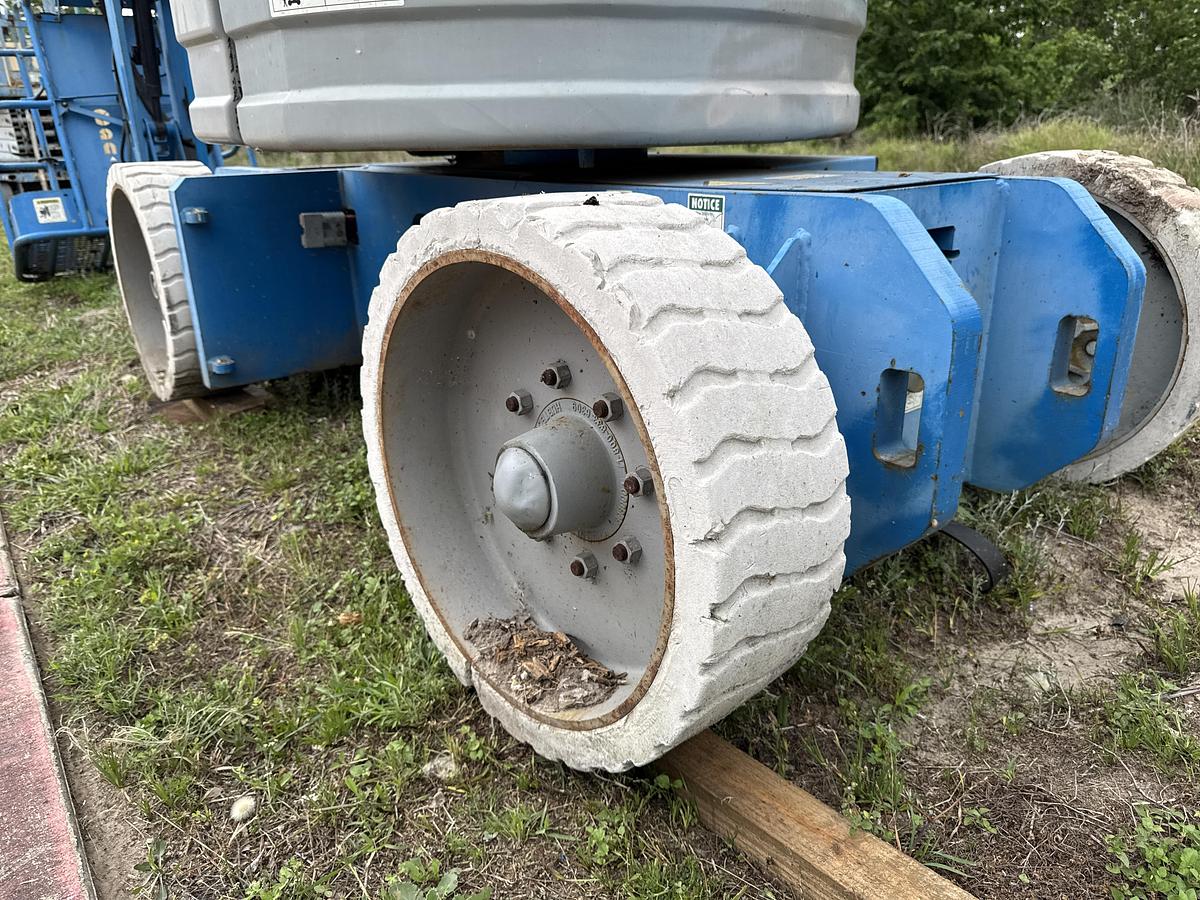 Used 2000 Genie Industries Z-30/20N