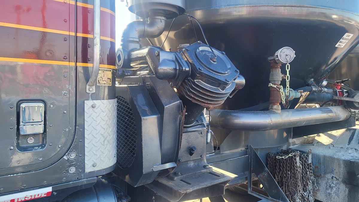 Used 2004 International Paystary Bulk Truck