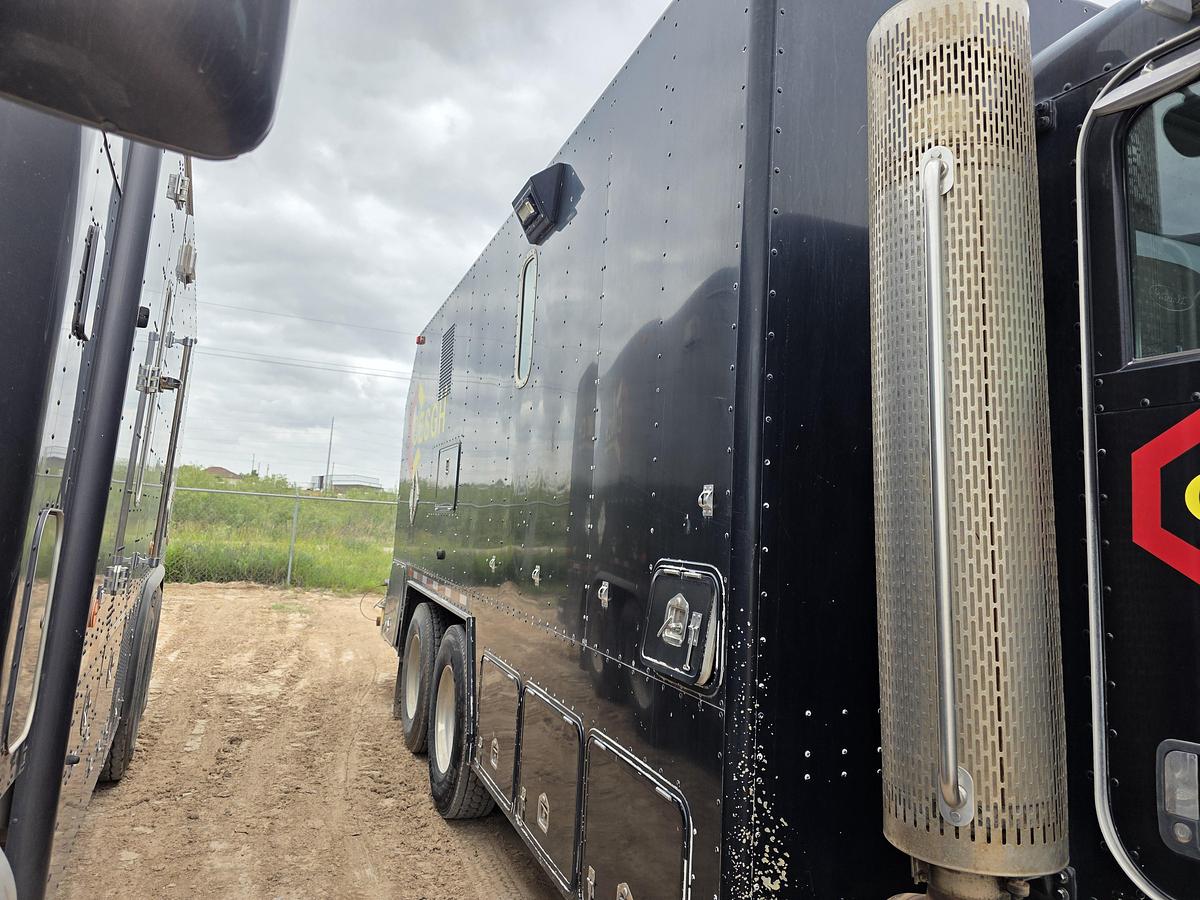 Used 2010 Peterbilt 340 Wireline Truck