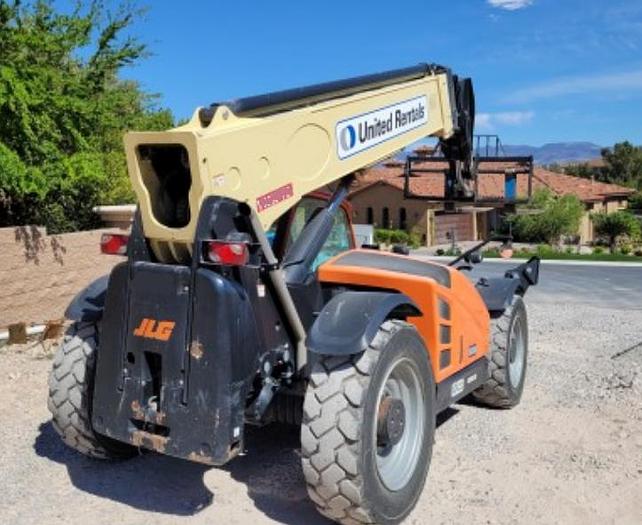 Used Reach lift 12,000 Lbs