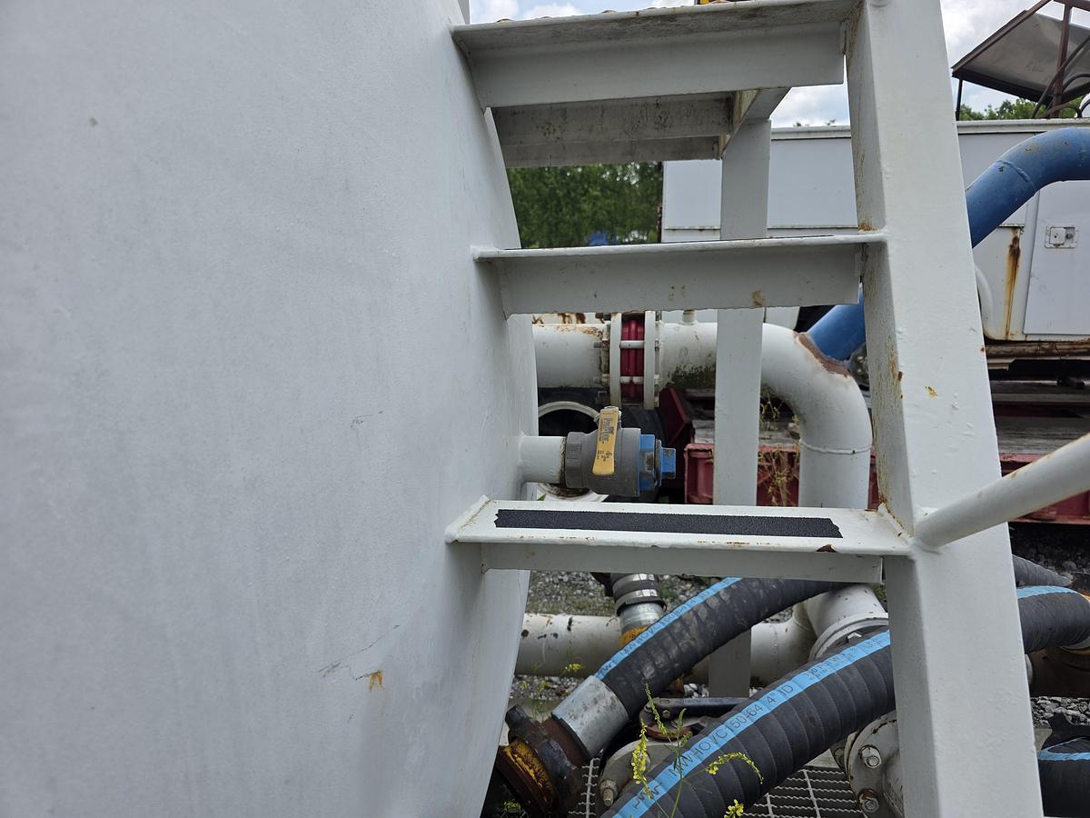 Used Baker Hughes 200 BBL Mix Plant