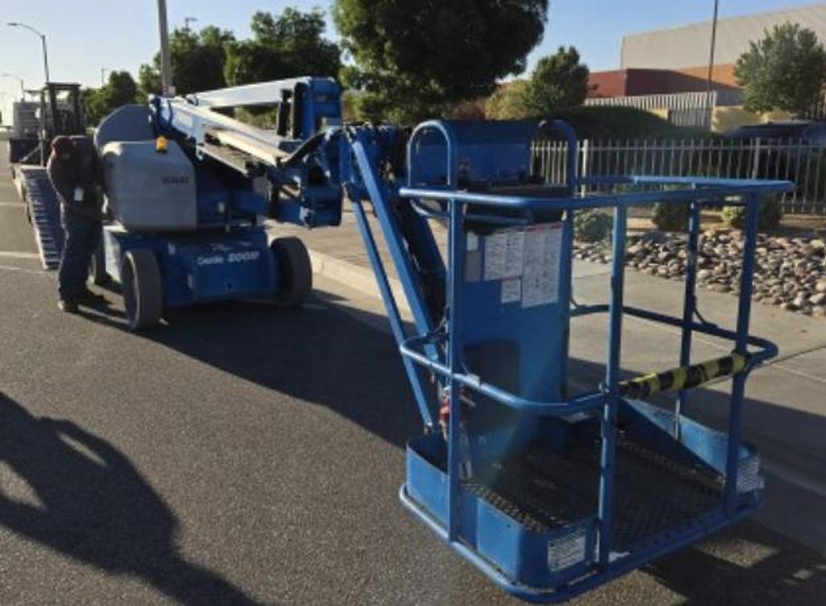 Used 2016 Genie 40ft Articulating Electric boom