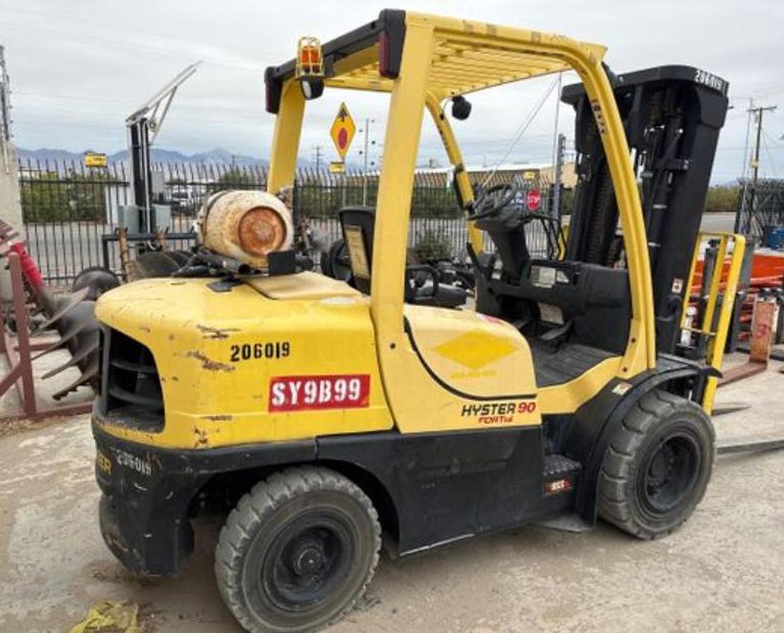 Used Hyster 9K warehouse forklift