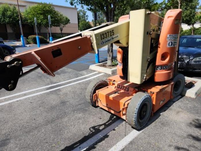 Used JLG Electric 30ft boom