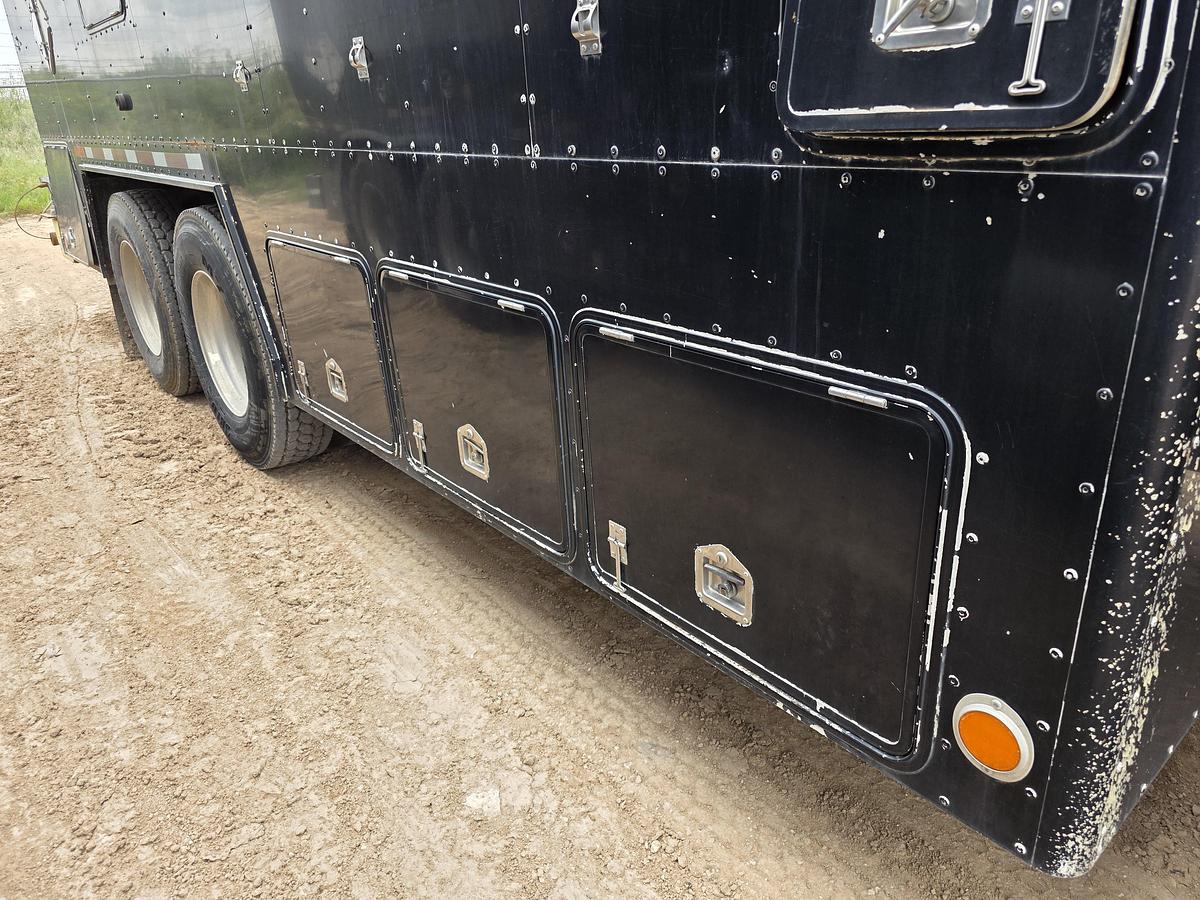 Used 2010 Peterbilt 340 Wireline Truck