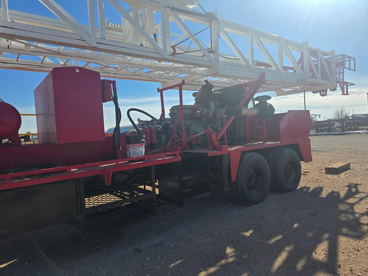 Used 2005 Crown 600 Workover Rig