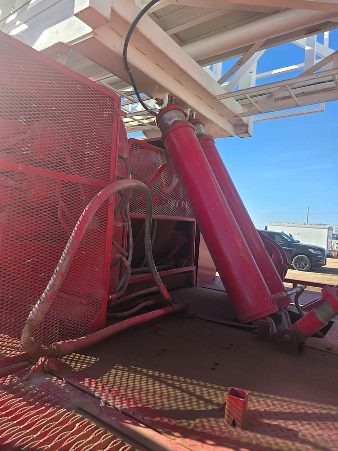 Used 2005 Crown 600 Workover Rig