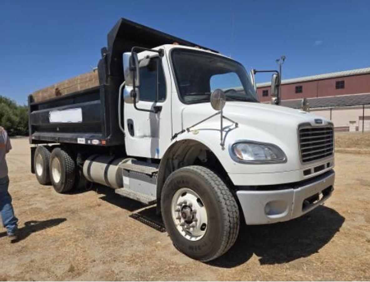 Used 2020 Freightliner 10 - 14 yard dump truck
