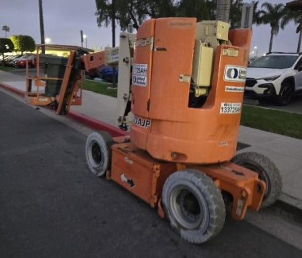 Used JLG Electric 30ft boom